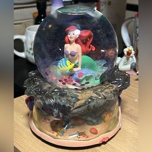 The little mermaid snowglobe